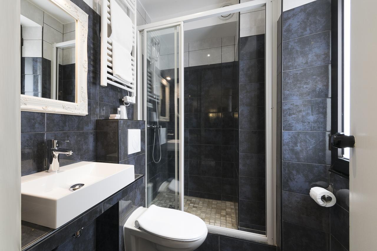 Twin Room Shower
